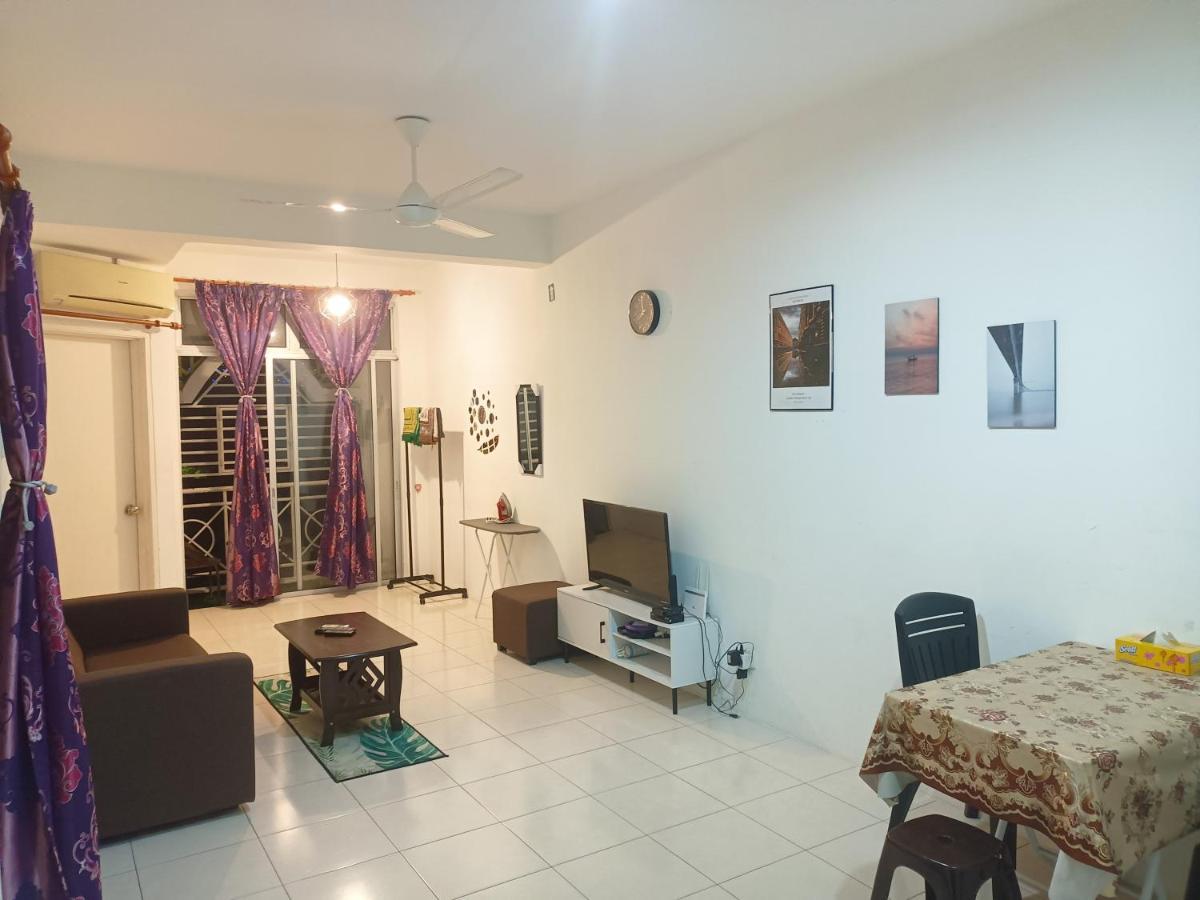3rd Floor With 2 Bedroom And No Elevator Apartment *